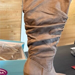 NIB! Soda Tan Boots